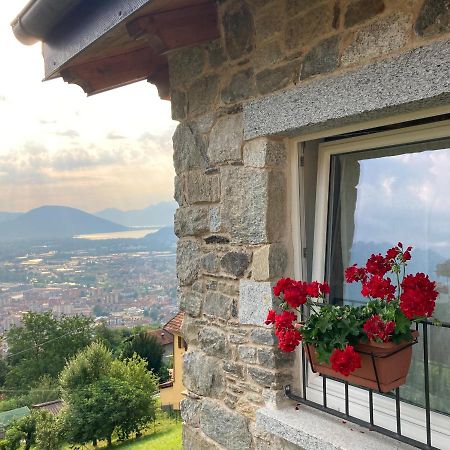 Il Riccio Di Ricciano Panzió Casale Corte Cerro Kültér fotó