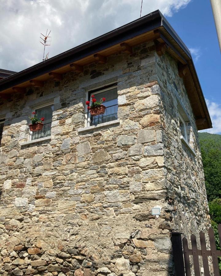 Il Riccio Di Ricciano Panzió Casale Corte Cerro Kültér fotó